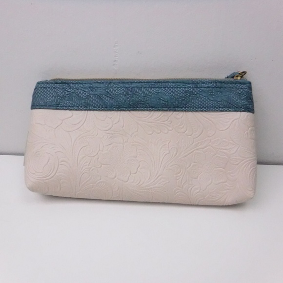 Disney Bashful Dwarf Snow White Clutch Wallet - Picture 4 of 5